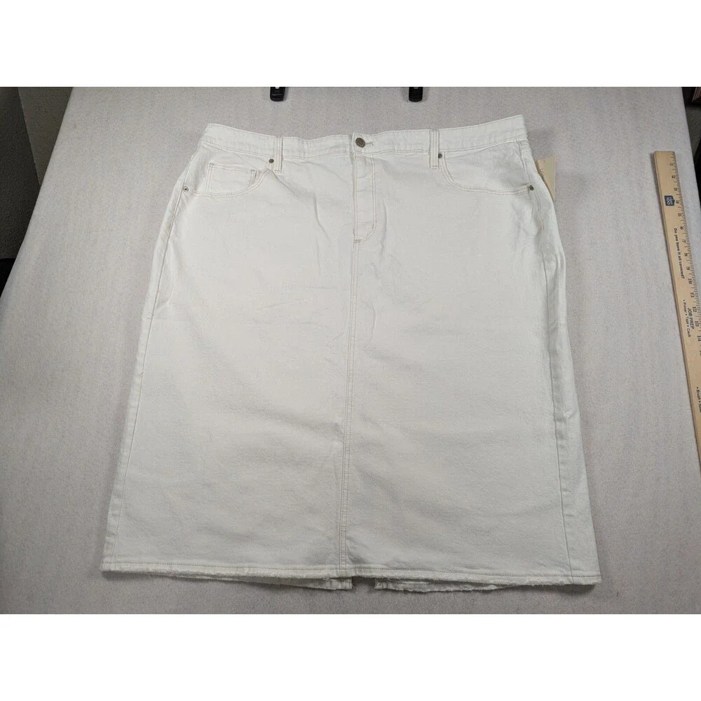 Universal Thread - Women's - Mid-Rise Utility Shorts - White/PR8PY8 - Size: 24